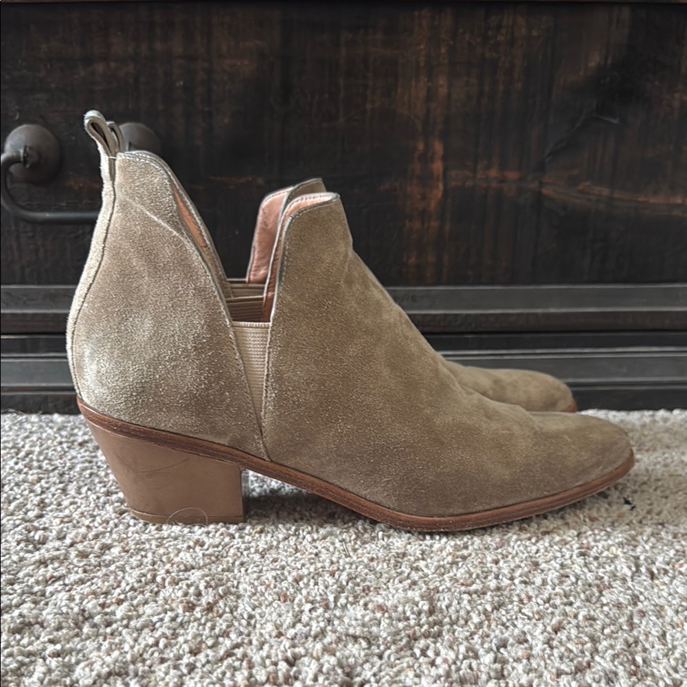 Sigerson Morrison Tan Ankle Booties with Elastic Panels - Picture 5 of 8